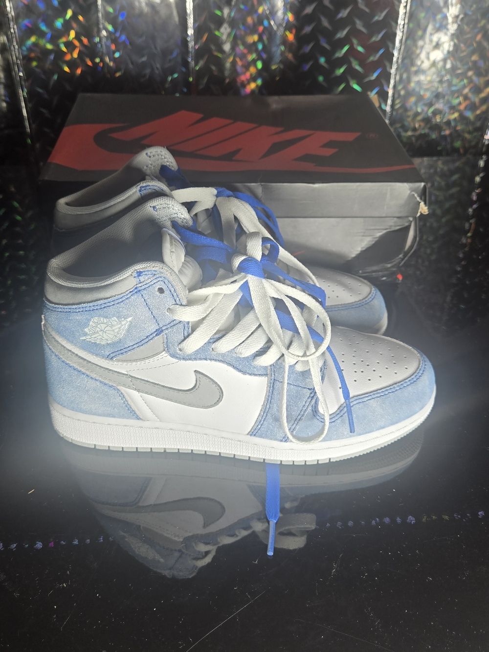 Air Jordan 1 Retro High OG “hyper royal” Size 5.5 Y